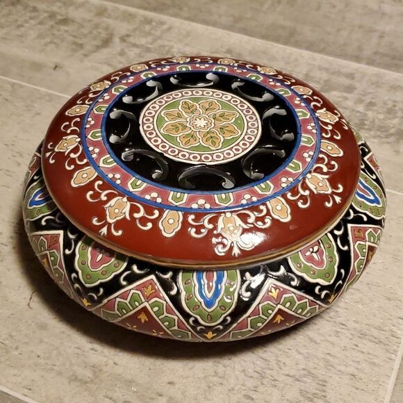 Unique Ceramic Round Potpourri Bowl - Picture 1 of 7